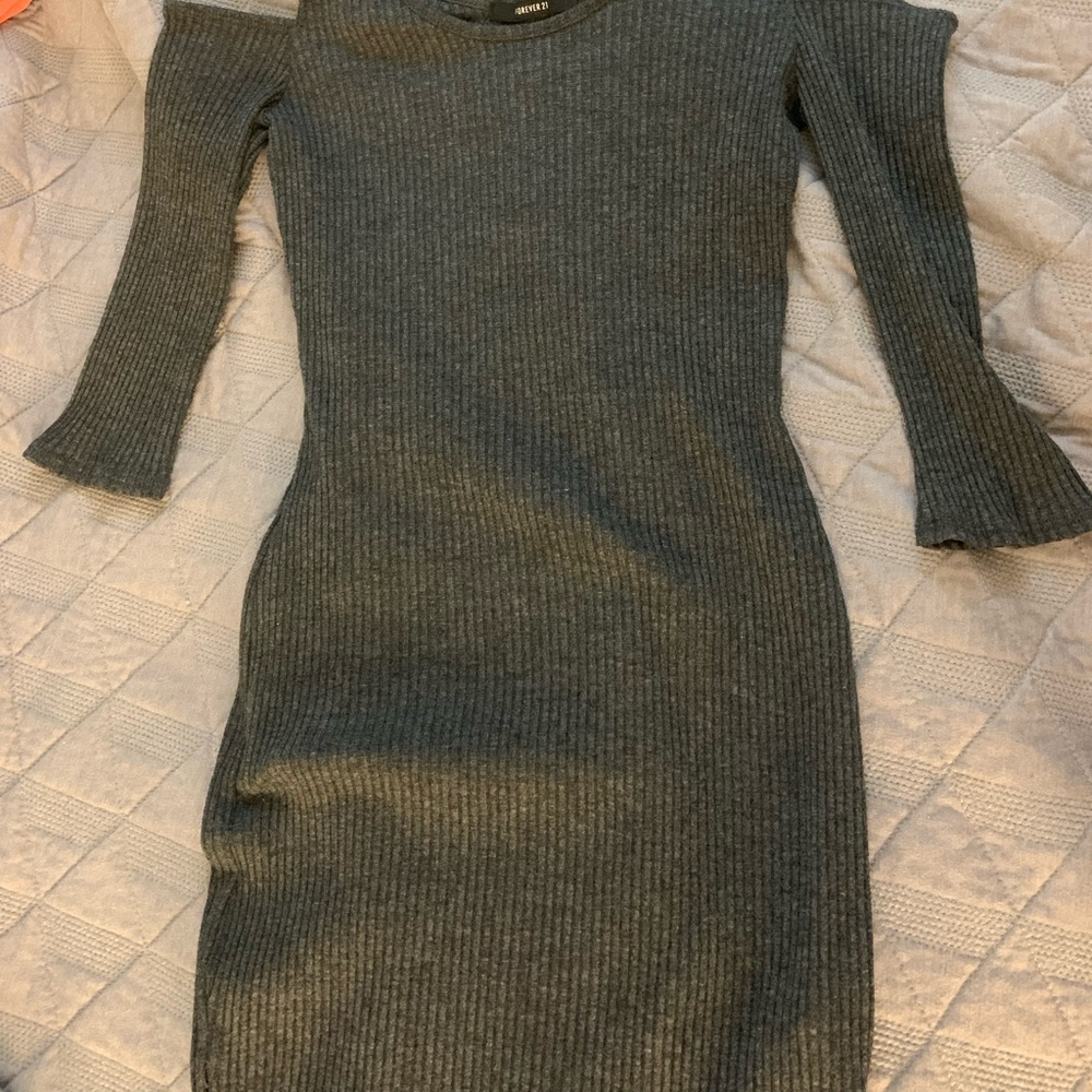 Dress - Picture 3 of 3